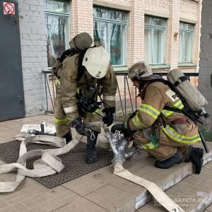 Пожарно-тактические учения прошли в смоленской средней школе №12 