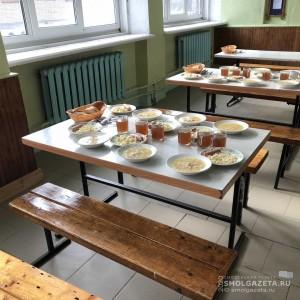 Алексей Островский потребовал следить за грамотной организацией питания школьников