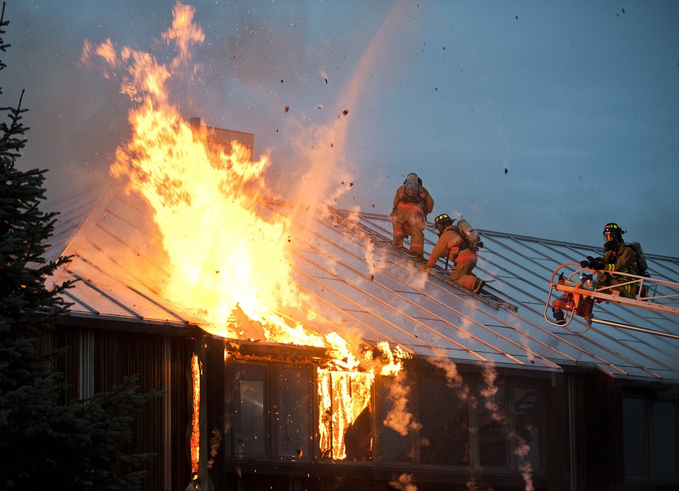 Три бани за сутки пострадали от огня в Смоленской области
