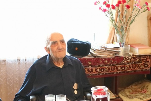 Смоленские пограничники поздравили с днем рождения ветерана Великой Отечественной войны Василия Прокофьева