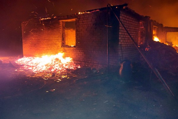 В Краснинском районе у семьи с тремя малолетними детьми сгорел дом