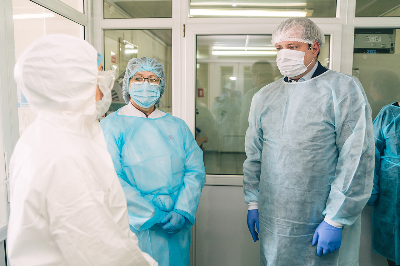 Алексей Островский проинспектировал работу инфекционного госпиталя для лечения больных коронавирусом