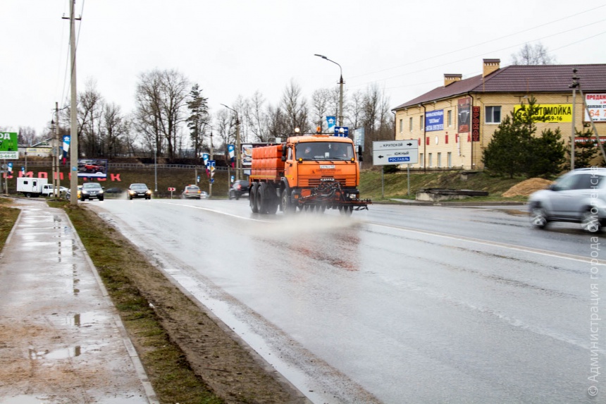 В Смоленске приступили к противовирусной обработке улиц