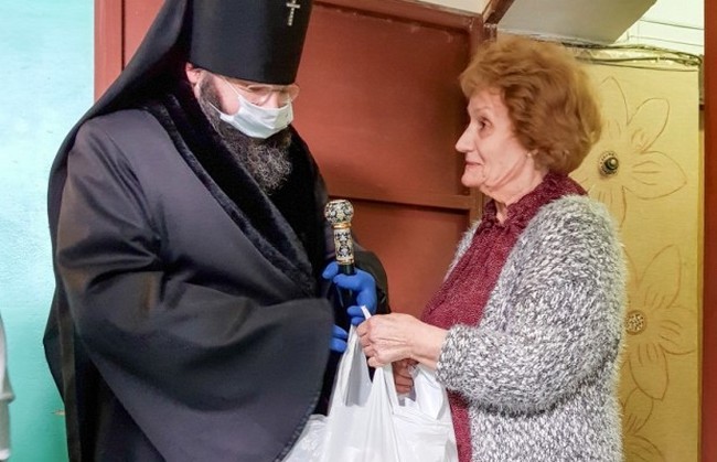 Смоленская епархия оказывает помощь пенсионерам в условиях самоизоляции 
