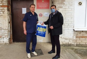 Сергей Леонов передал около 3 тысяч медицинских масок в районные больницы Смоленской области