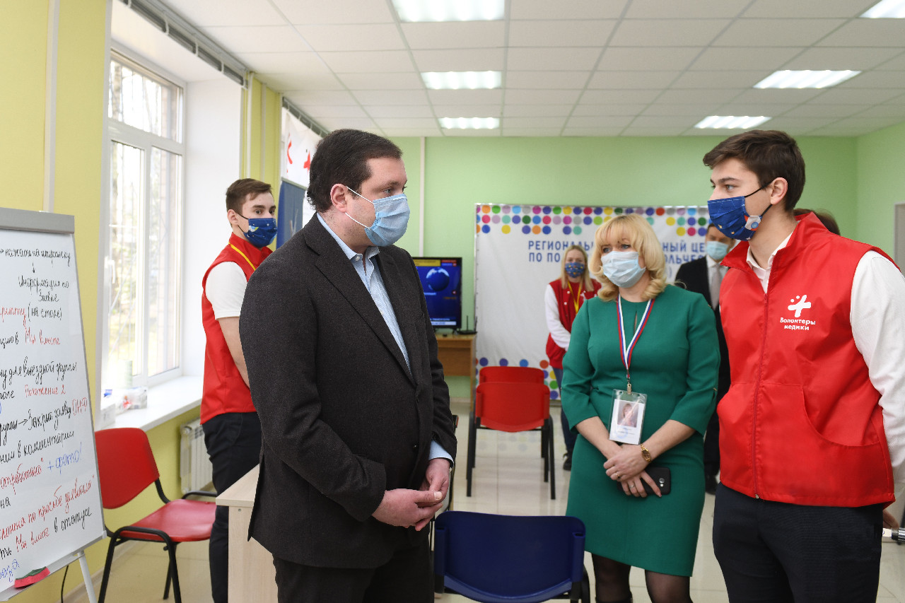 Алексей Островский поблагодарил волонтеров за помощь людям во время пандемии коронавируса