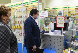 Алексей Островский проверил аптечный пункт на наличие важнейших лекарственных препаратов