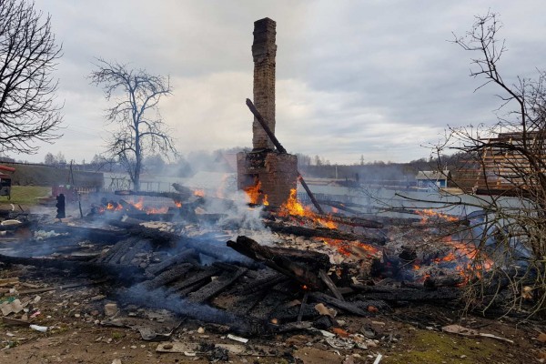 В Угранском районе сгорел жилой дом 