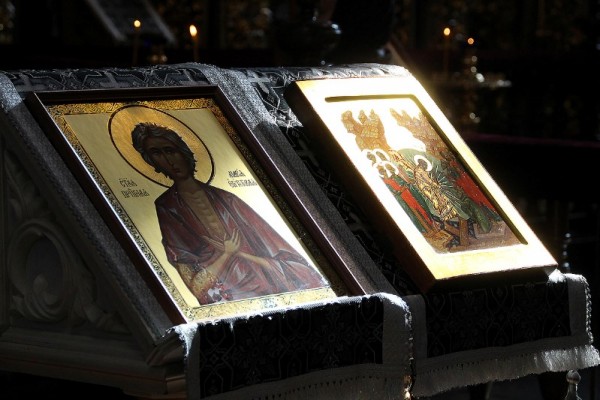 Патриарх Кирилл накануне больших православных праздников призвал верующих молиться дома