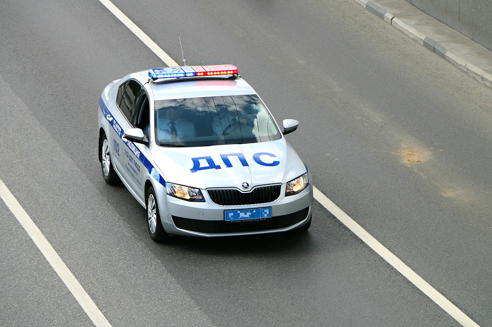 В Рославле полицейским пришлось стрелять по автомобилю нарушителя ПДД