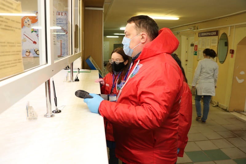 Смоленские волонтеры доставили лекарства для мальчика с редким генетическим заболеванием