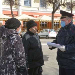 Смоленские полицейские предупреждают граждан об опасности распространения COVID-19