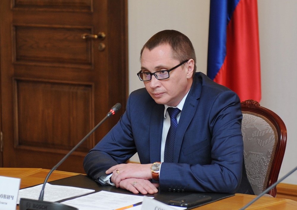 Андрей Борисов поздравляет муниципальных служащих с Днем местного самоуправления