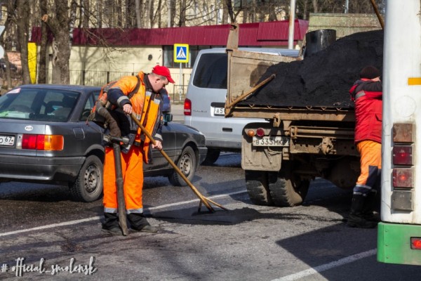В Смоленске на этой неделе проведут ямочный ремонт на 6 улицах  