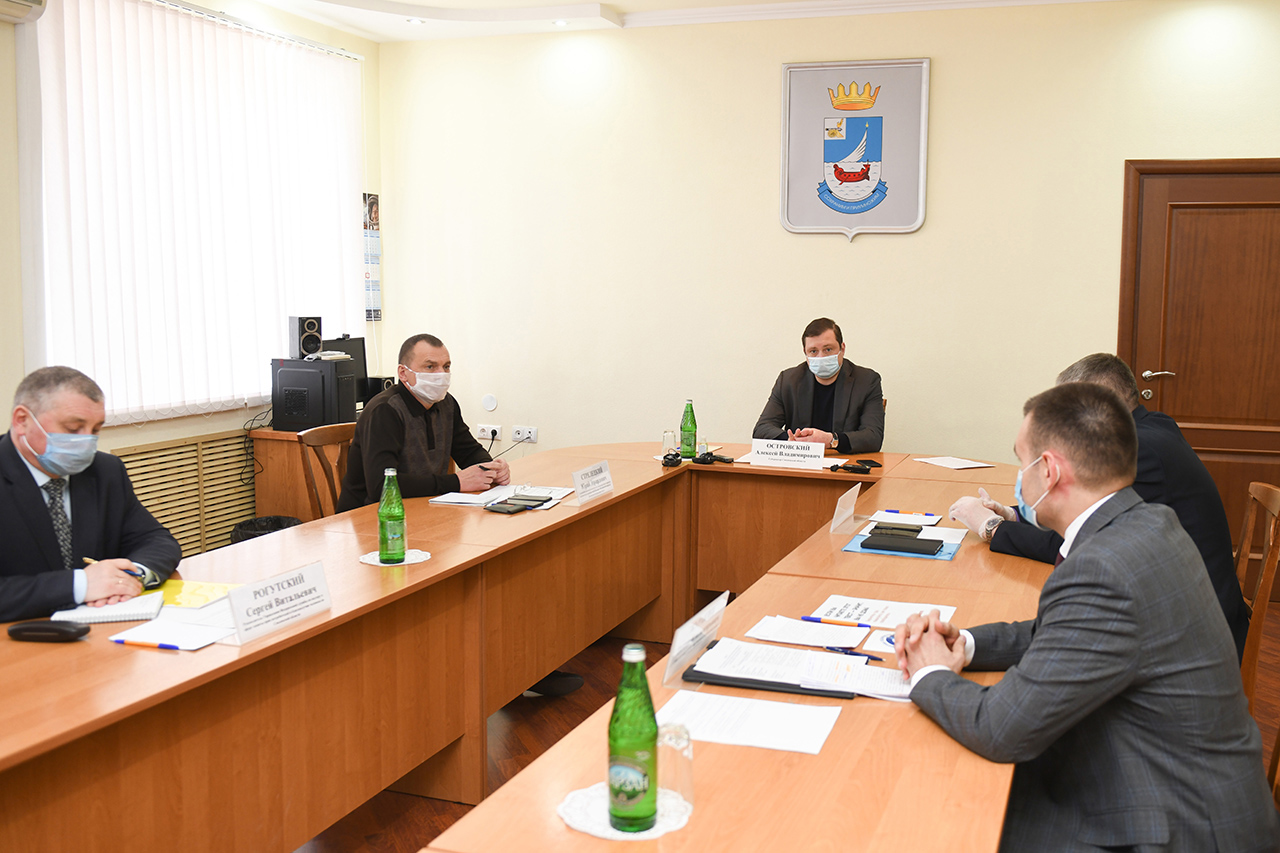 Губернатор Алексей Островский провел в Гагарине выездное совещание 