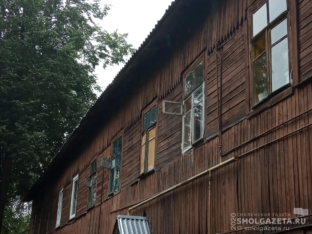 В Смоленске при пожаре в заброшенном доме пострадал мужчина