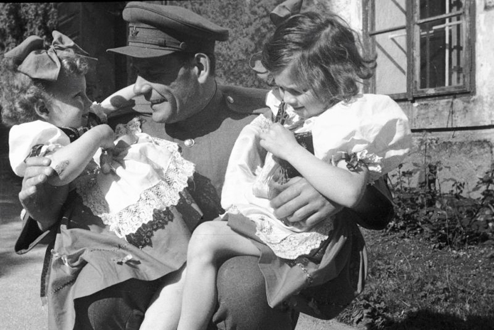 От Советского Информбюро: 4 мая 1945 года