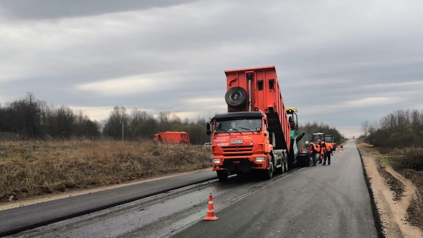 В Вяземском районе продолжается ремонт дороги