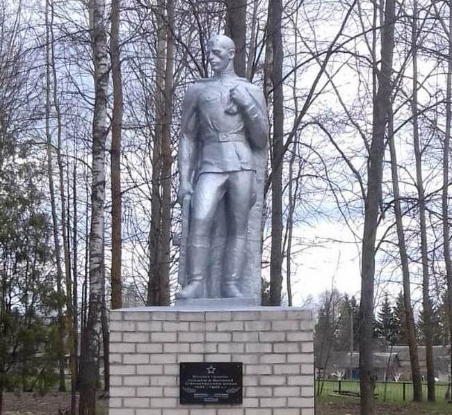 Смоленские росгвардейцы восстановили памятник «Павшим в Великой Отечественной войне 1941-1945 годов»