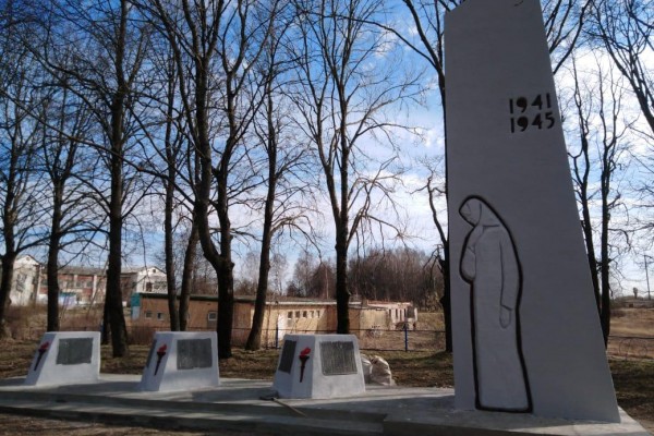 Сергей Неверов рассказал о реконструкции памятника в Краснинском районе