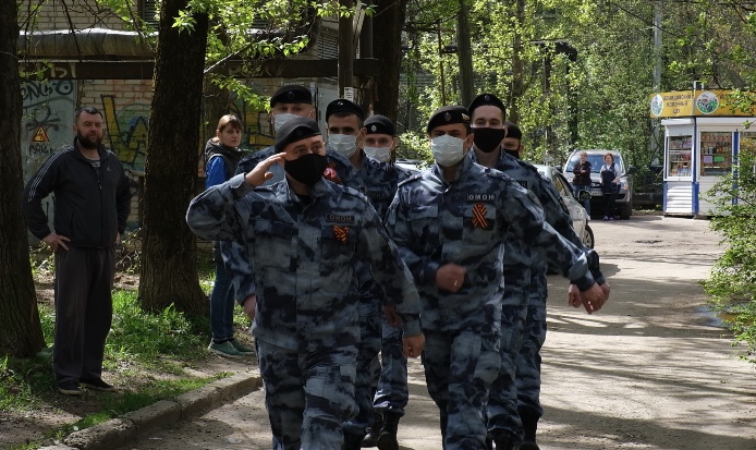 В Смоленске прошла Всероссийская патриотическая акция «Парад у дома ветерана»
