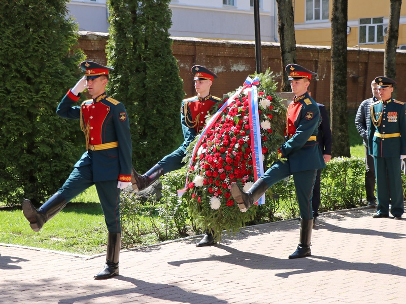 Сергей Неверов поздравил ветеранов Смоленщины с Днем Победы 
