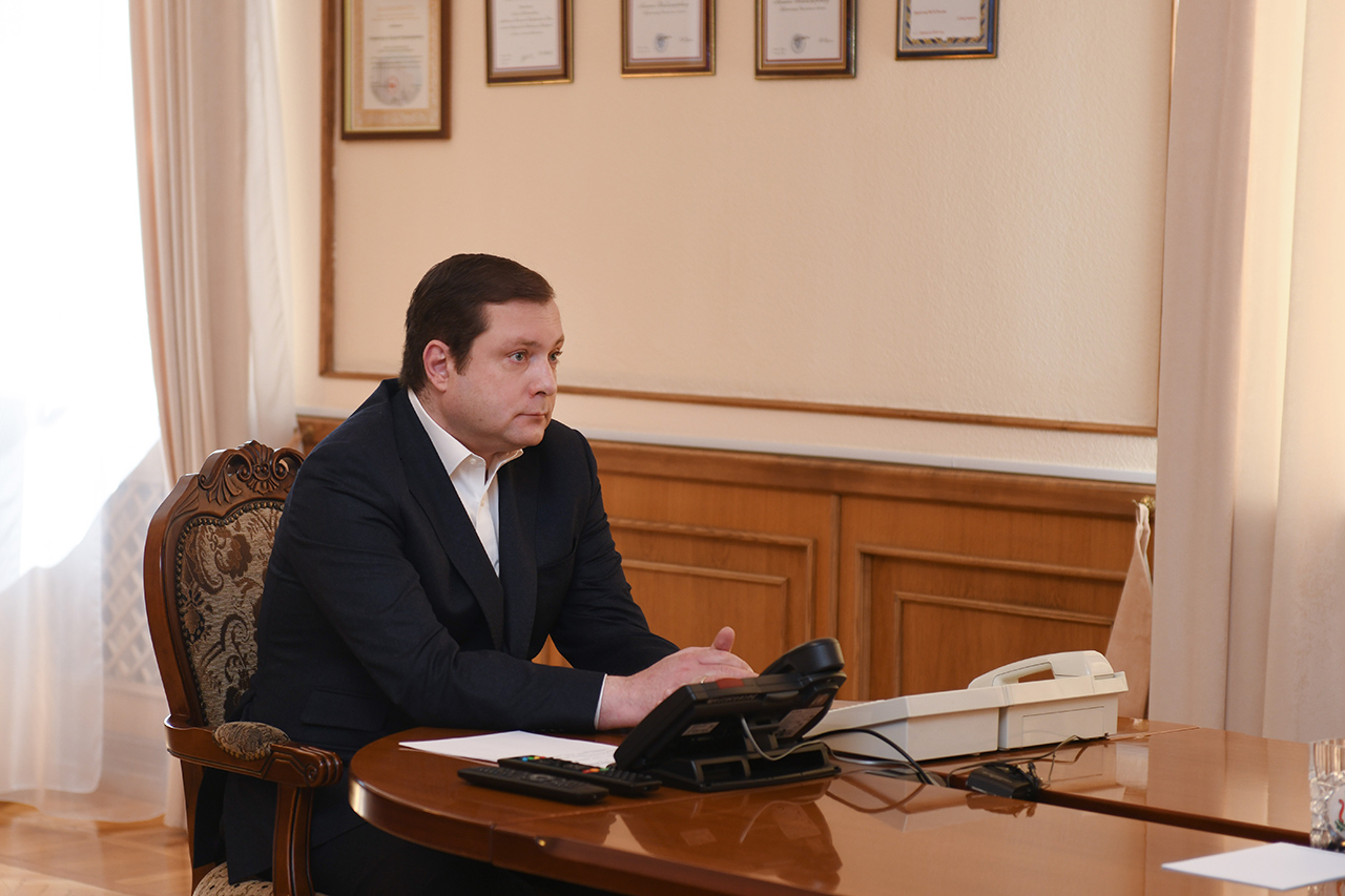 Алексей Островский провел оперативное совещание по ситуации с коронавирусом в Ярцеве