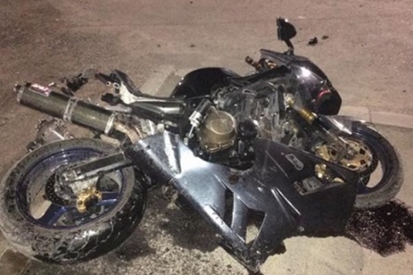 В Смоленске несовершеннолетний мотоциклист врезался в иномарку
