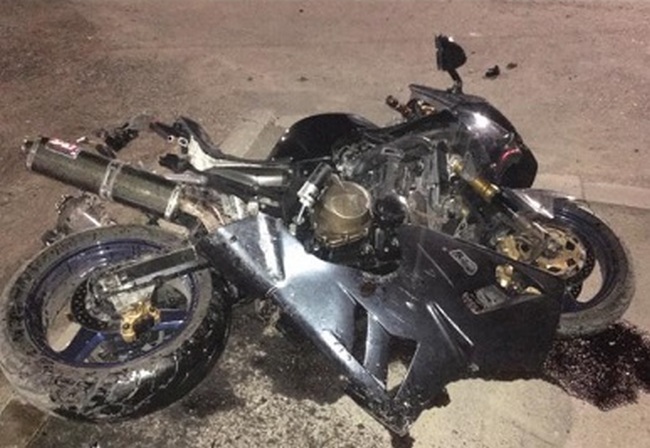 В Смоленске несовершеннолетний мотоциклист врезался в иномарку