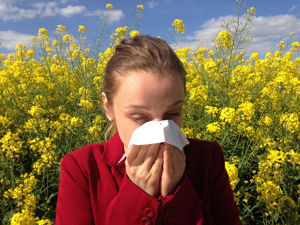 Смолянам напоминают об отличии симптомов аллергии и COVID-19 
