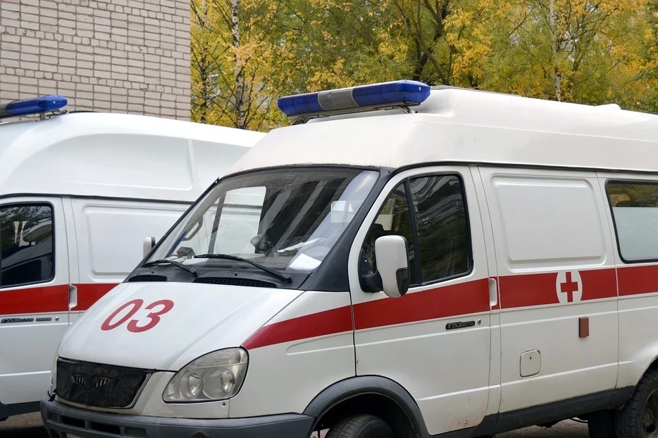 Житель Вязьмы попал под колёса грузовика в одном из дворов