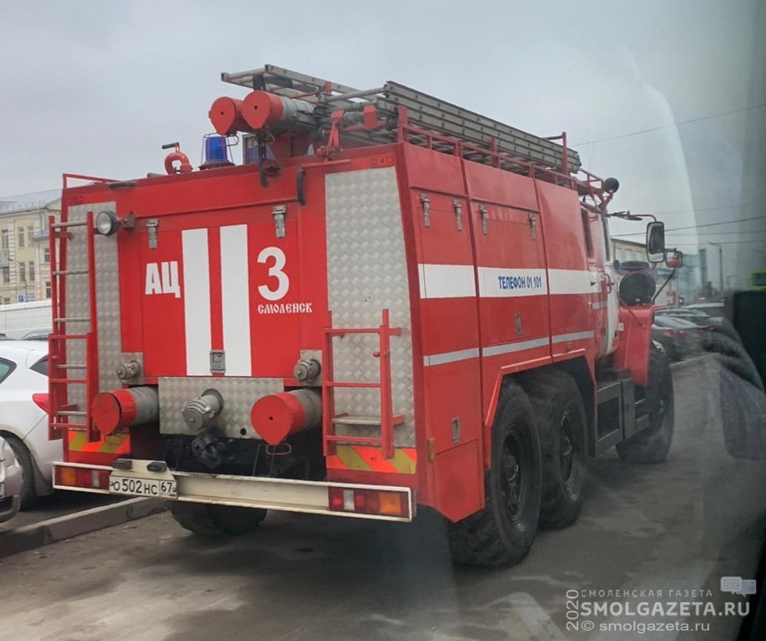 В Гагарине пожарные тушили грузовик