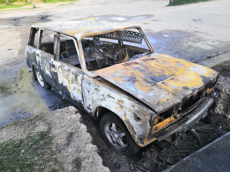 Ночью в Ярцеве сгорел припаркованный «ВАЗ»