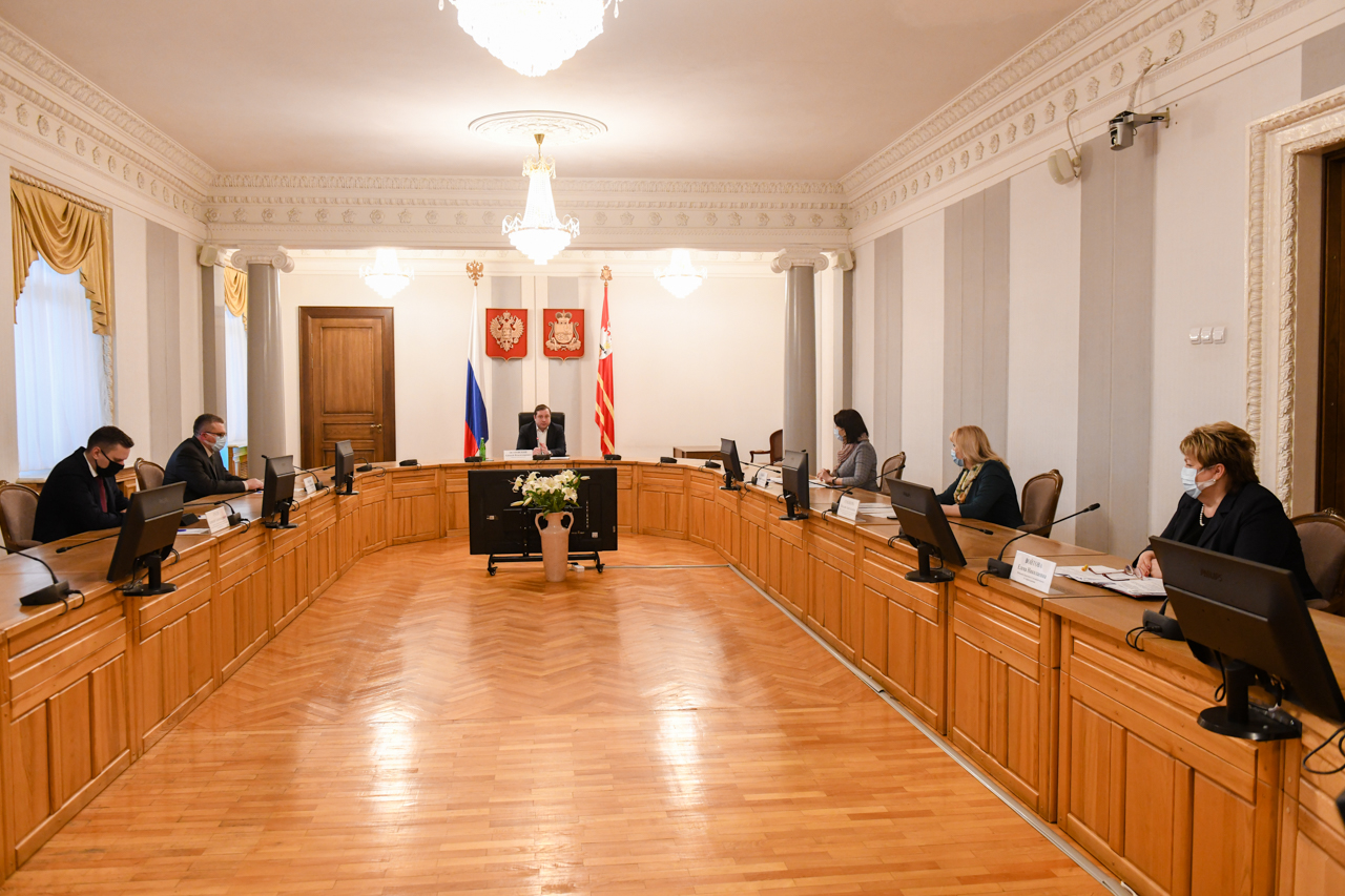 В Смоленске обсудили ход ремонта ФАПов и врачебных амбулаторий