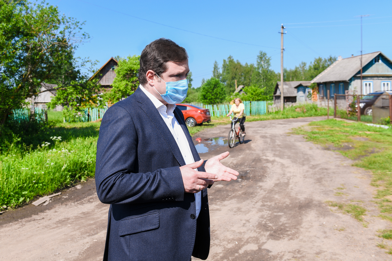 Алексей Островский встретился с жителями улиц Исаковского и Мельникова в Рудне