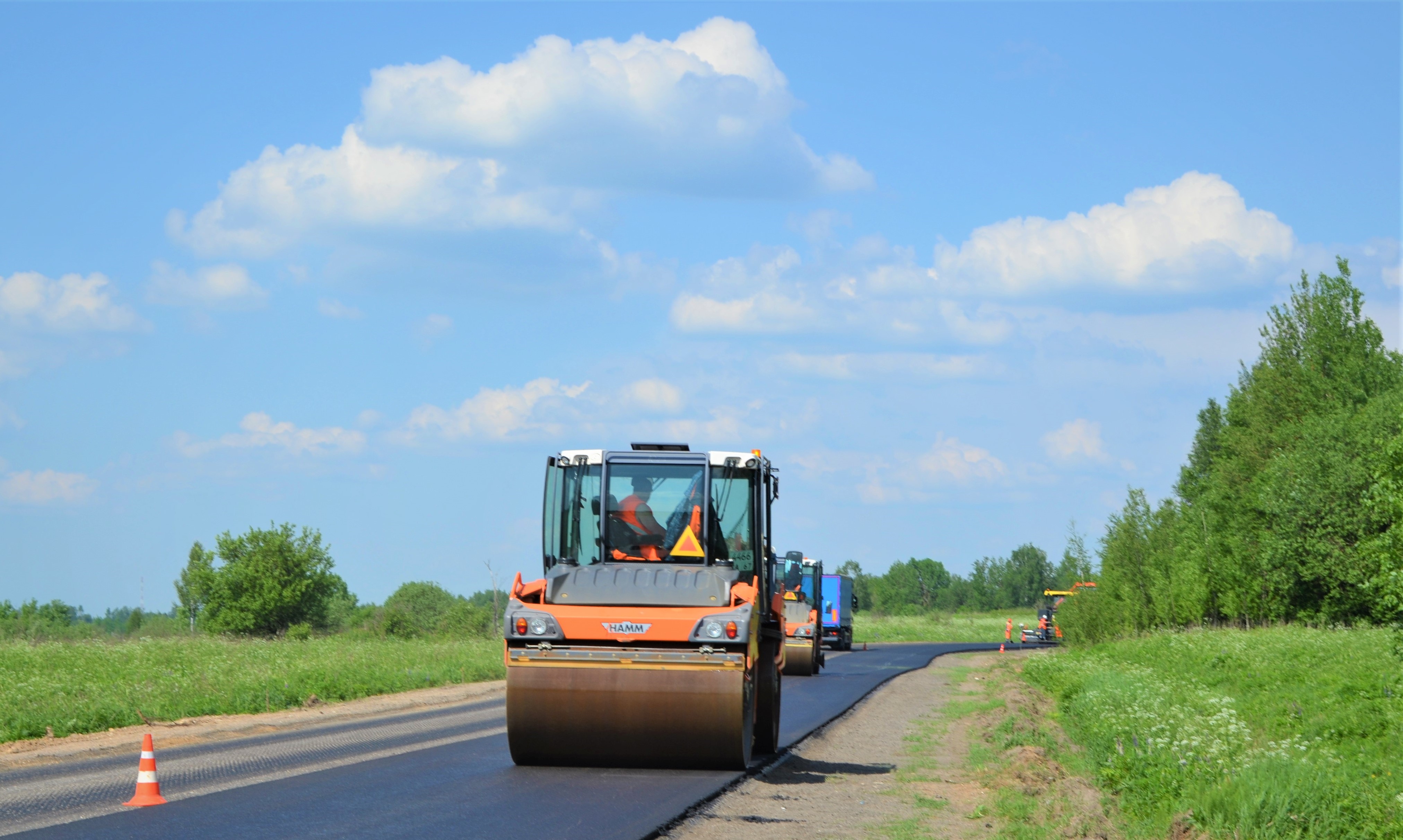Смоленскавтодор продолжает ремонт дороги в Вяземском районе