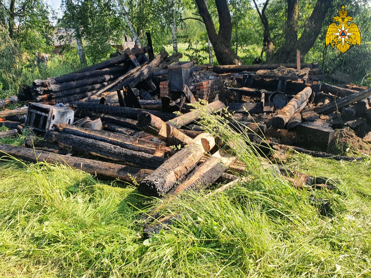 Баня в Рославльском районе сгорела дотла