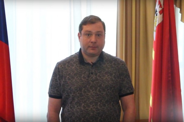 Алексей Островский записал видеопоздравление ко Дню медицинского работника