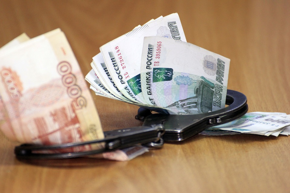Житель деревни Сметанино пытался дать инспектору ГИБДД взятку в 23 000 рублей