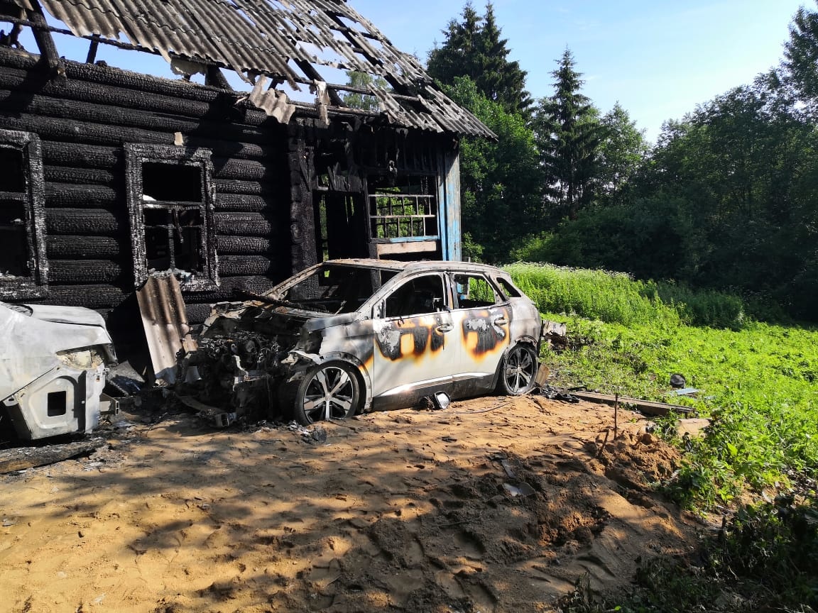 В селе Пречистое французский кроссовер стал причиной большого пожара