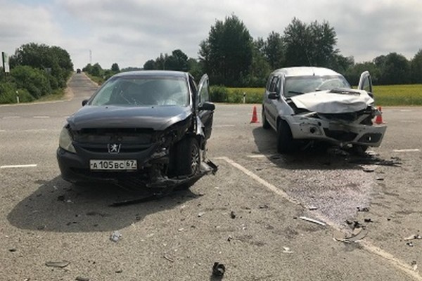 В ДТП двух автомобилей в Смоленском районе пострадала женщина