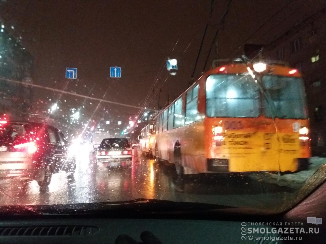 В Смоленске закроют движение троллейбусов по улице Рыленкова 