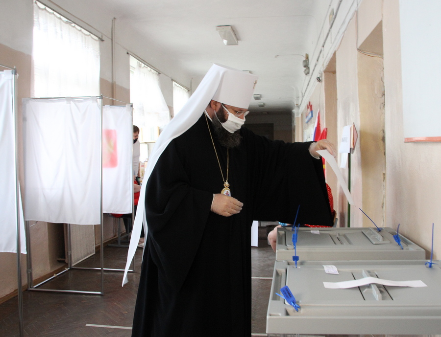 Митрополит Смоленский и Дорогобужский Исидор принял участие в общероссийском голосовании по поправкам в Конституцию