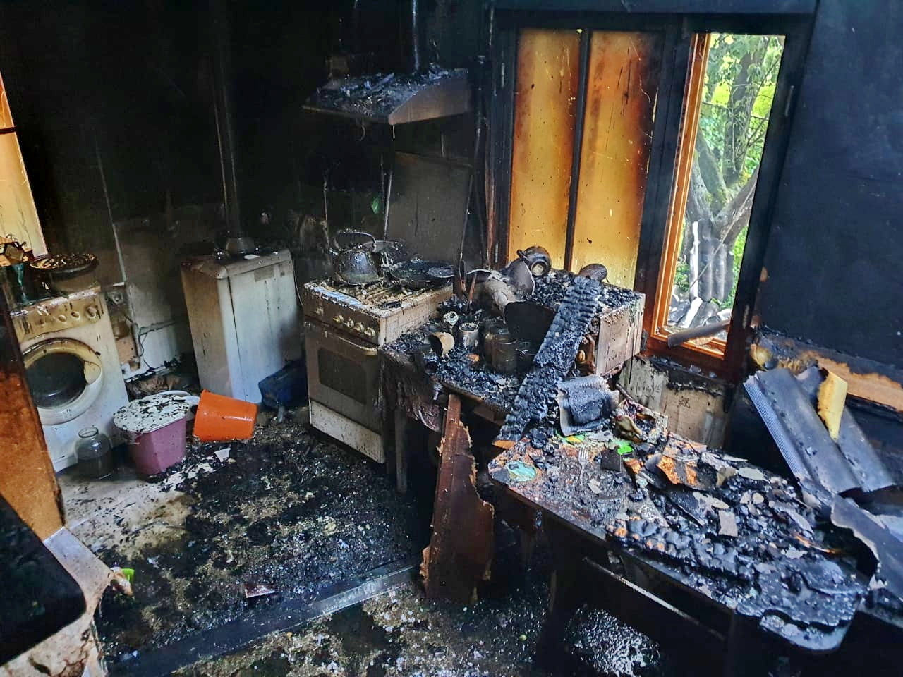 В Рославле пожарные спасли от огня частный дом