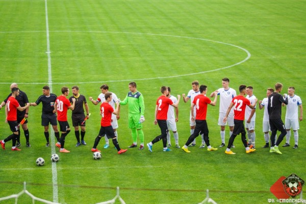 «Смоленск» в первом матче после перерыва сыграл вничью
