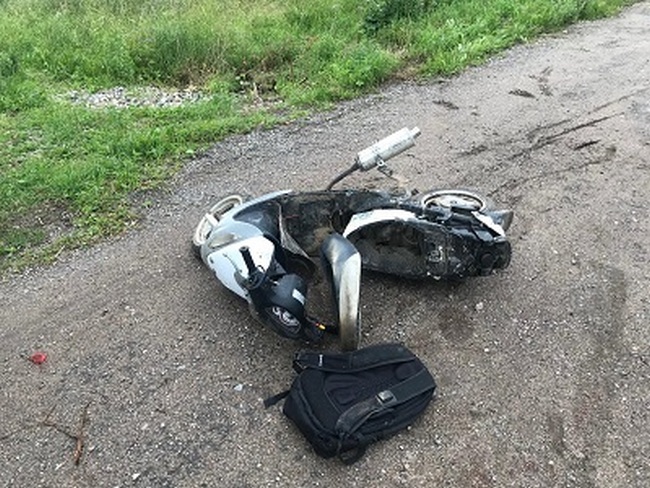 Двое смолян пострадали в ДТП на скутере