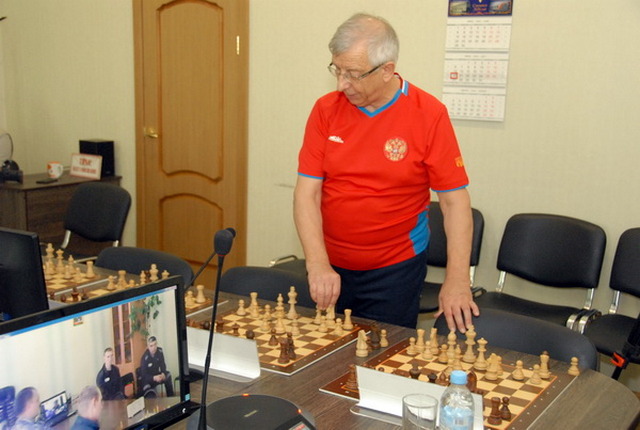 В УФСИН России по Смоленской области отметили Международный день шахмат сеансом одновременной игры