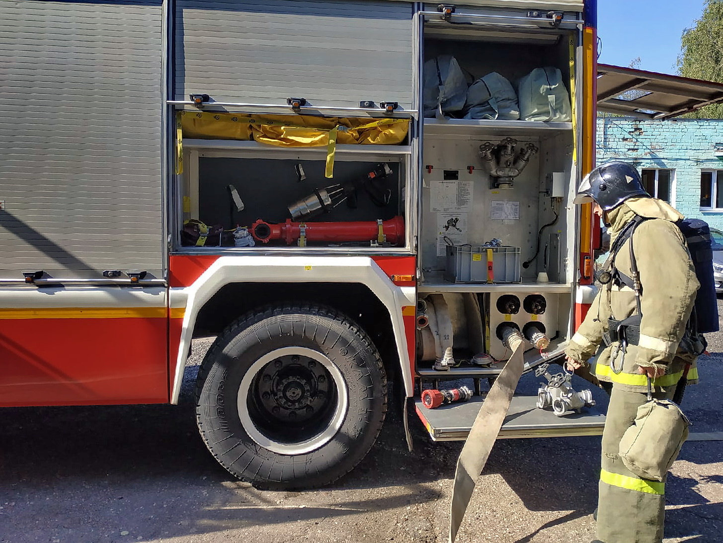 В Смоленске спасатели провели пожарно-тактические занятия