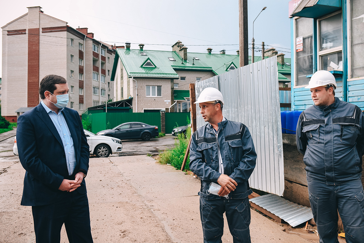 Губернатор проинспектировал ход строительства школы в Соловьиной Роще
