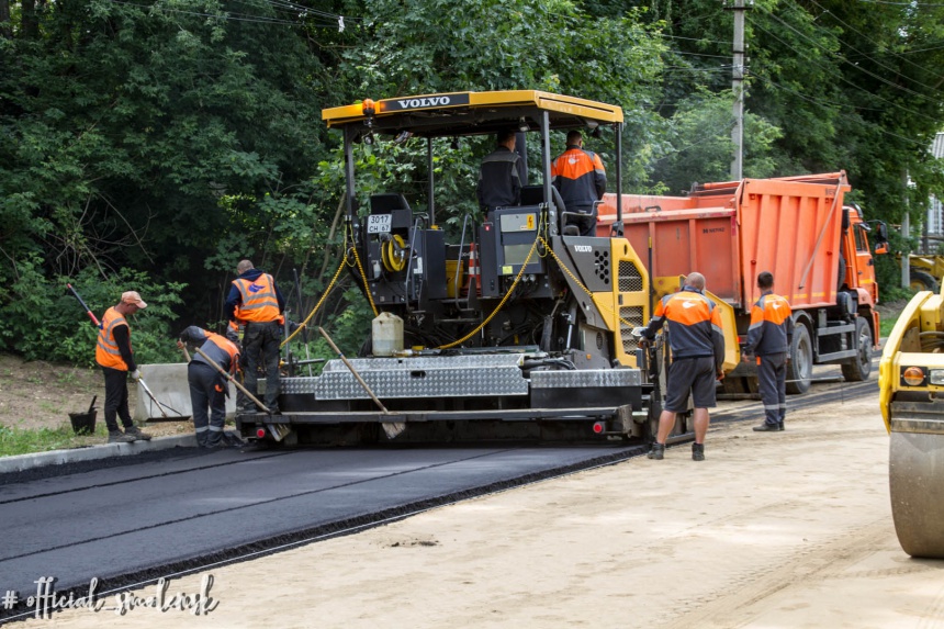 Глава города Смоленска проинспектировал ремонт дорог в областном центре